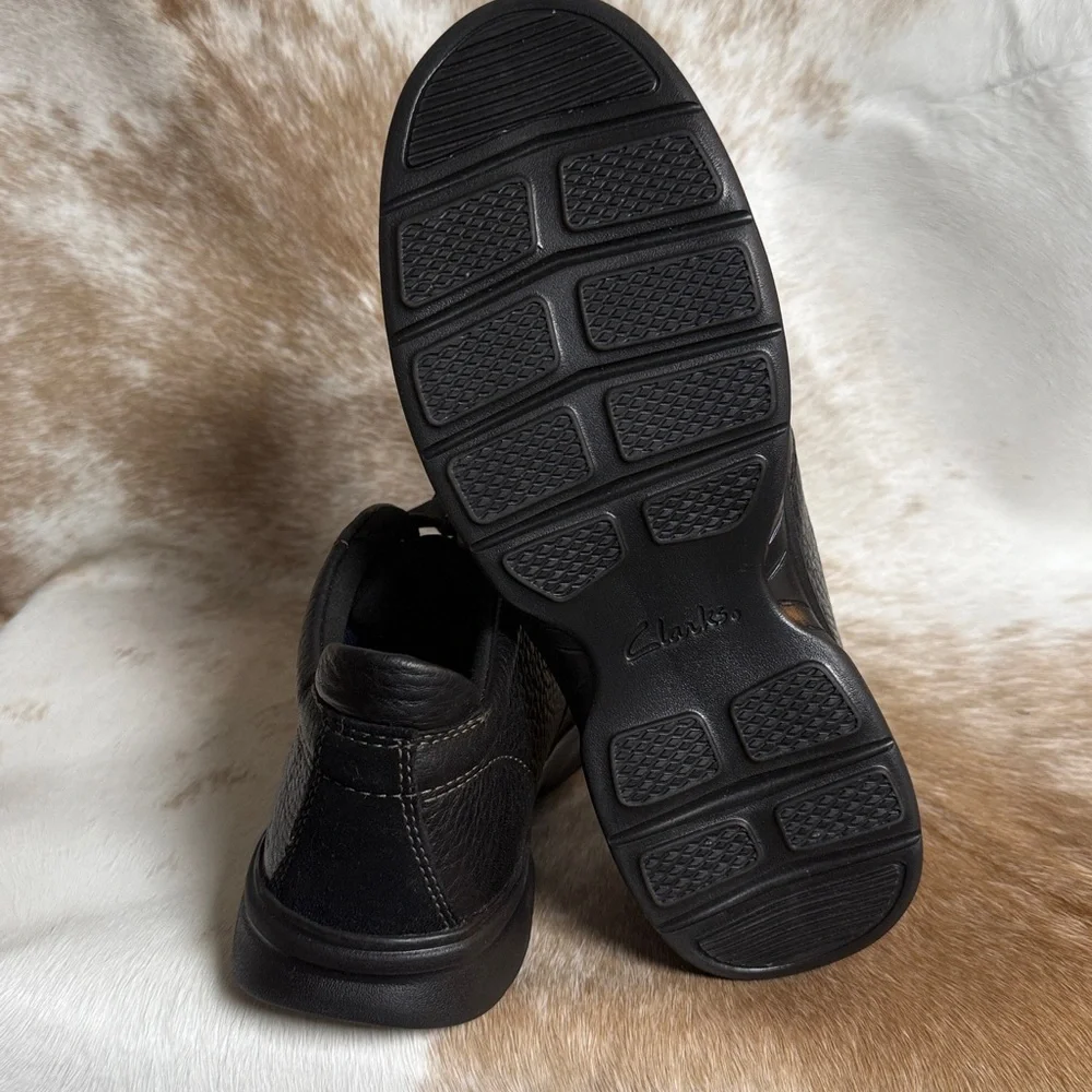 CLARKS Bradley Up Boot in black tumbled leather‎ Size 9 A22